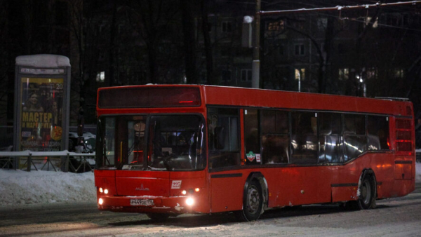 Два пассажира выпали из казанского автобуса на ходу - видео 29/01/2026 &ndash; Новости