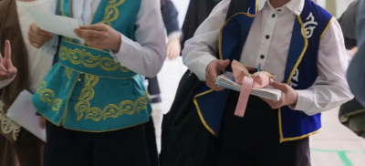 Появится ли в школах и вузах форма в национальном стиле, рассказали в двух ведомствах