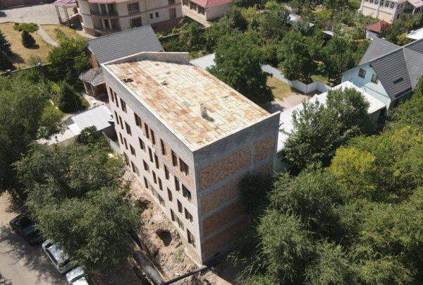 Бизнес-центр сносят по решению суда в Алматы