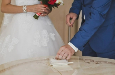 В Узбекистане введут льготы за поздние браки