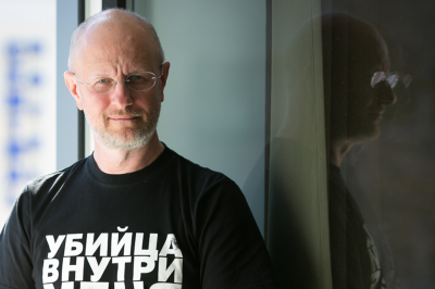 Блогер Пучков удивился стоимости билетов на концерт Долиной