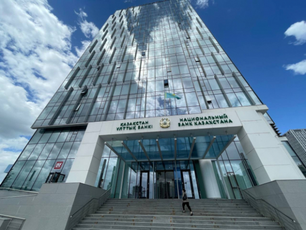 «Нацбанк не видит пространства для снижения ставки»: регулятор будет сдерживать ставку еще около полугода.