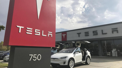 Tesla формально отзывает 2 млн машин из-за дефекта автопилота. Но возвращать автомобили не требуется