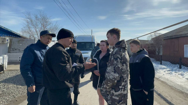 Более 700 полицейских и военнослужащих помогают бороться со стихией в Костанайской области
