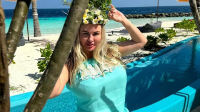 &quot;Вся в веснушках, босая и растрепанная&quot;: Семенович показала фото с отдыха на Мальдивах