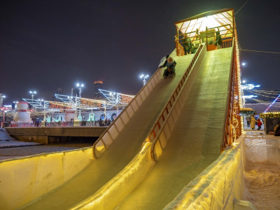В Госдуме потребовали проверить безопасность ледяных горок после гибели ребенка
