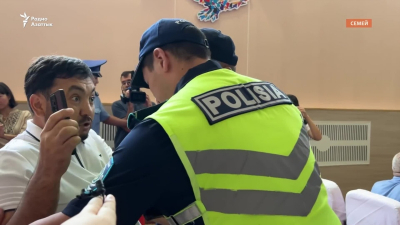 Противник АЭС задержан, большинство одобрило строительство. Как прошли публичные слушания в Семее