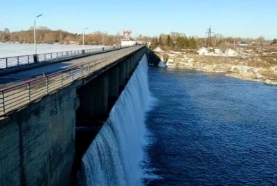 Перелив через гребень плотины начался на водохранилище в СКО