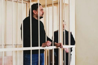 "Вам лучше не стоит смотреть" - Куандык Бишимбаев согласился разблокировать свой телефон в суде