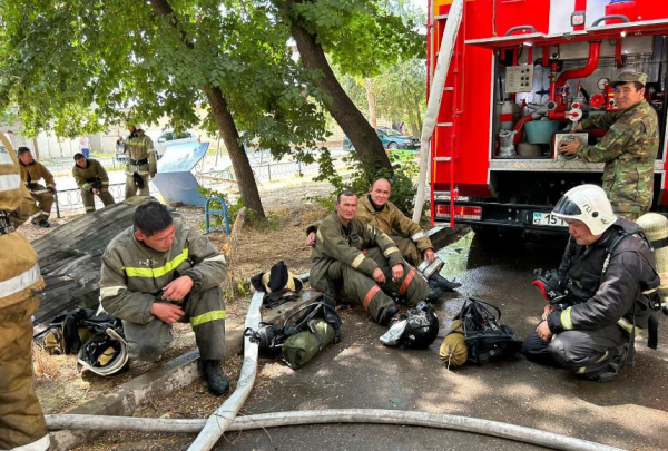42 человека эвакуировали на пожаре в Таразе