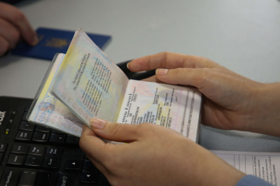 Сколько иностранцев работают в Казахстане
