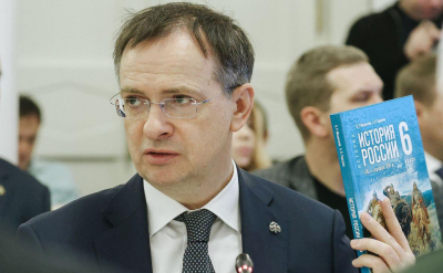 Казахстанцы могут принять участие в обсуждении учебников