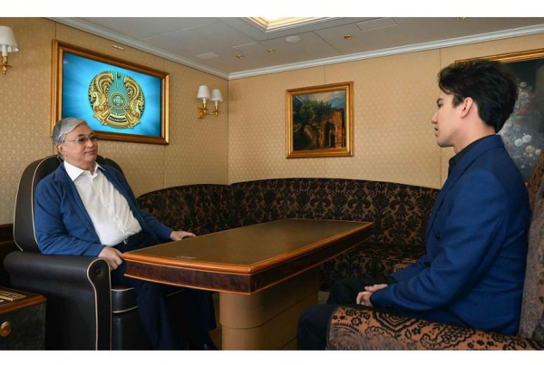 Димаш Кудайберген опубликовал фото с Президентом РК Касым-Жомартом Токаевым