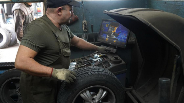 "Переобуть" машину стало дороже: на сколько выросли цены на СТО Казахстана