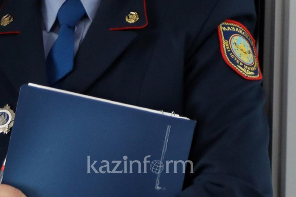 Мужчина закидал камнями поезд в Алматинской области