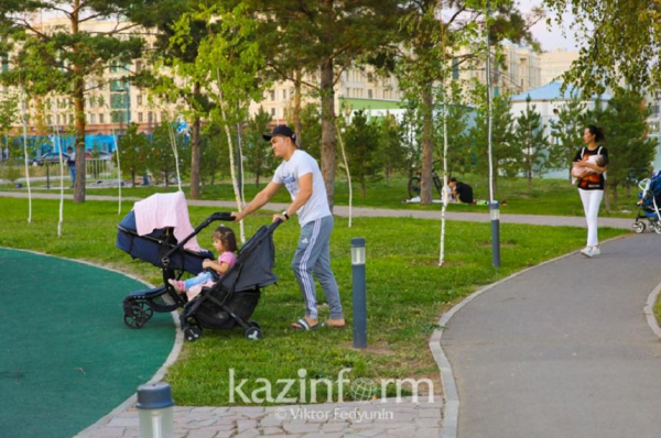 Активисты «Жаңа Адамдар» обратились в акимат с требованием привести в порядок более 100 тротуаров в столице