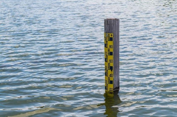Рекордно низкий уровень воды отмечают на Бухтарминском водохранилище