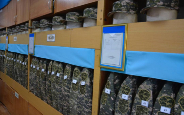 Казахстанским военным не хватает обмундирования