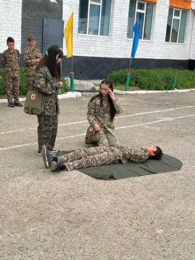 Студенты собирали автомат Калашникова и метали гранаты
