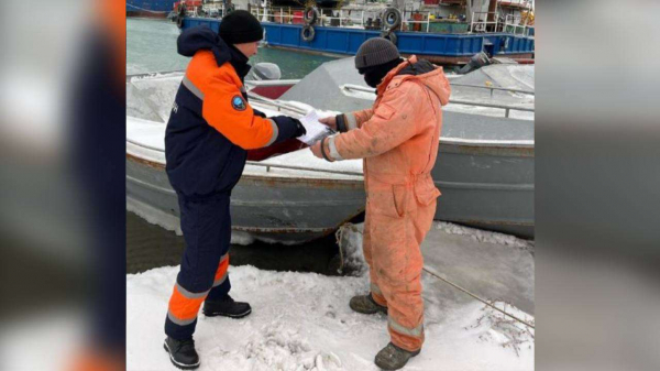 МЧС предостерегает казахстанцев от прыжков в воду в штормовую погоду