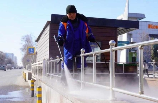 Промывка мостов и уборка улиц: весеннюю саночистку проводят в Астане