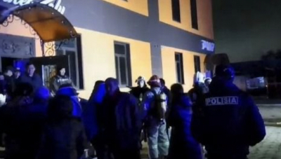 Пять человек пострадали после пожара в кафе Уральска