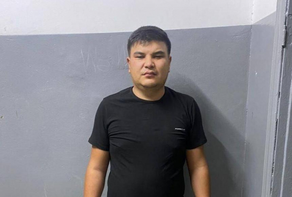 Помощь в легализации авто предлагал мужчина в Алматы