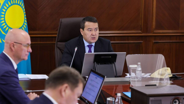 "Просто бюрократия": Смаилов раскритиковал работу Минпрома
