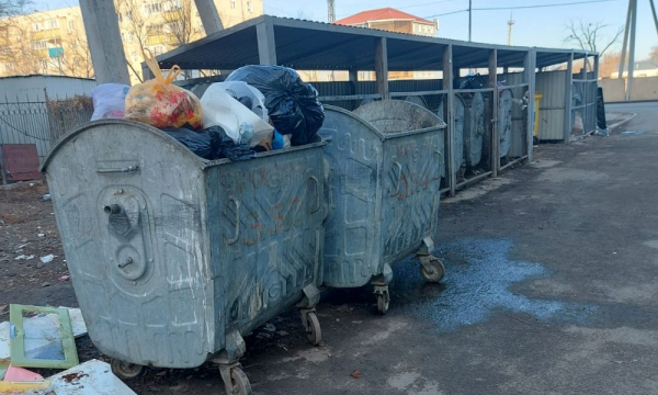 Вонь из контейнера: ТОО «Спецавтобаза» выступила против атырауских ЖК