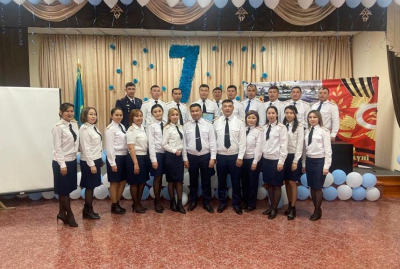 Финалист X-Faktor Мерхат Канапианов поздравил сотрудников ДУИС Абайской области