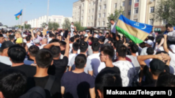 «Отвозят в заброшенное здание на окраине Нукуса». Как спецслужбы Узбекистана давят на каракалпакскую молодёжь