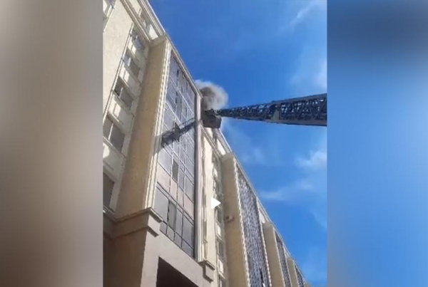 Мужчину спасли из горящей квартиры в Астане