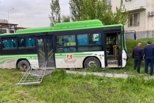 Две женщины, подросток и ребенок скончались при наезде автобуса в Шымкенте