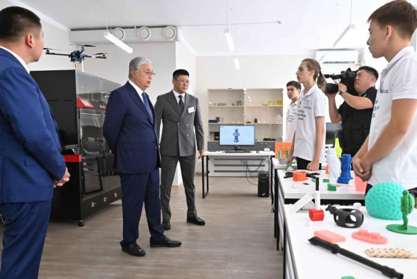 Касым-Жомарт Токаев посетил региональный IT Hub в Павлодаре