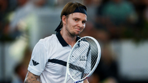 Казахстанец вышел в четвертьфинал теннисного турнира ATP 250 во Франции