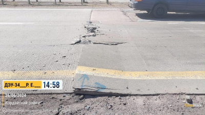 Часть дороги вздулась из-за сильной жары на трассе в Жамбылской области (фото)