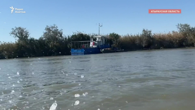 Мелеющие Каспий и Урал. Из-за падения уровня воды рыбаки не могут выйти в море
