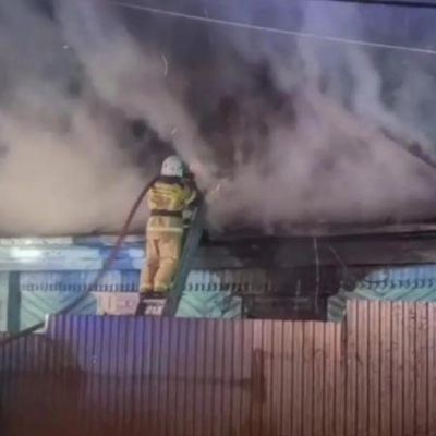 В Азнакаево на пожаре погибли два человека (ВИДЕО)