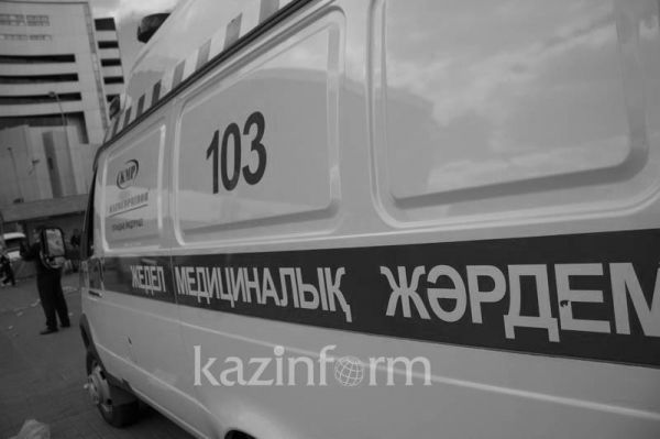 Девушка разбилась насмерть, прыгнув с балкона многоэтажки в Алматы