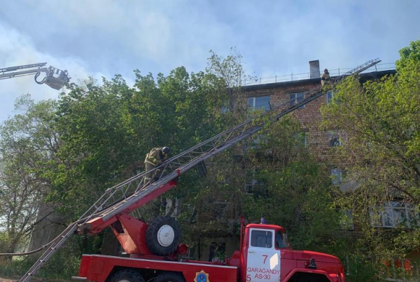 Причину крупного пожара в жилом доме озвучили в Караганде