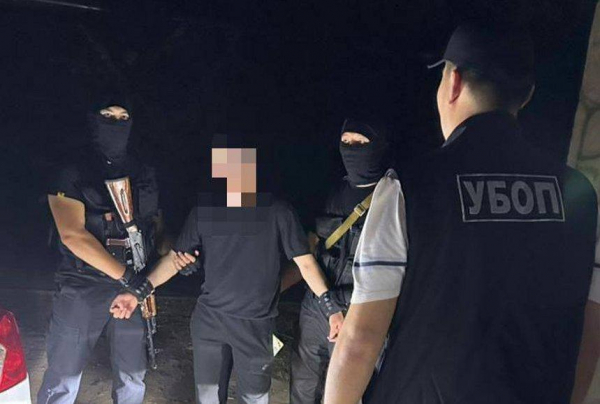 В Шымкенте мужчина требовал $100 тысяч у друга и угрожал выложить его интимные фото в сеть