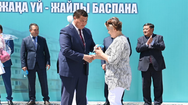 150 семьям вручили ключи от квартир в Кызылорде