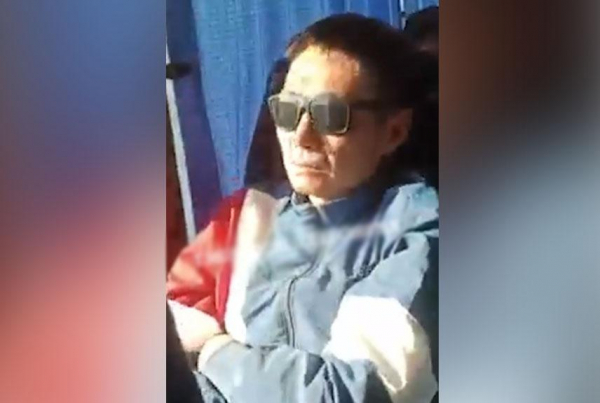 Мужчина приставал к 15-летней девочке в автобусе
