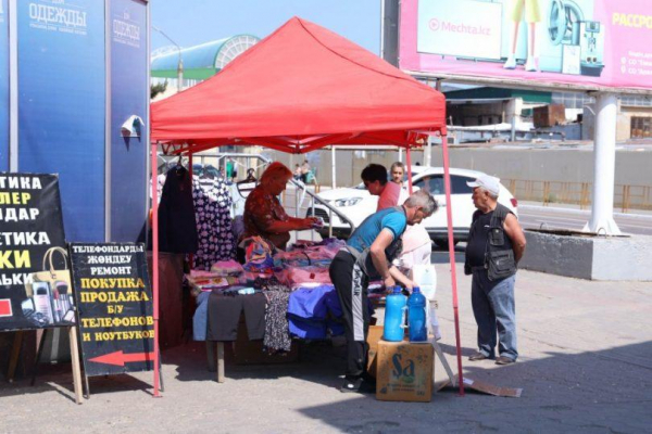 Самовольно установленные киоски и павильоны демонтируют в Костанае