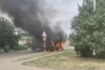 Школьный автобус с детьми загорелся в Уральске
