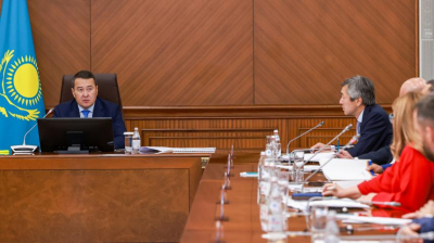 Состоялась встреча Премьер-Министра РК Алихана Смаилова с представителями среднего бизнеса