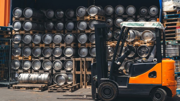 Ранее связанная с производителем Heineken компания построит склад на половину всего имущества