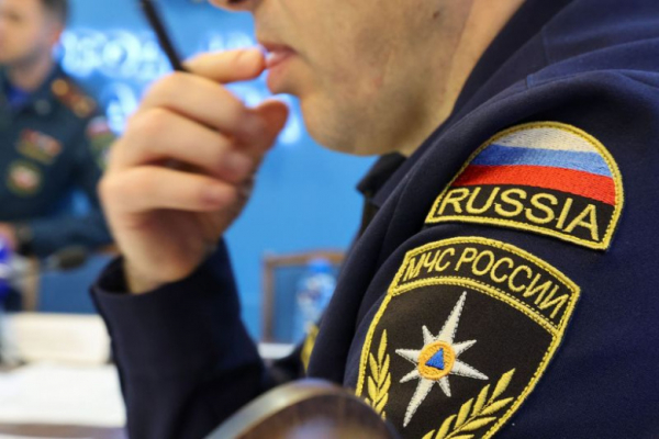 В МЧС забили тревогу из-за гибели людей после падения снега с крыш