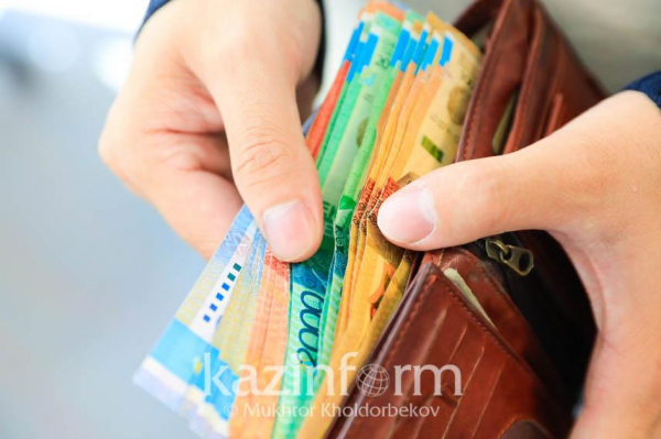 Среднемесячная номинальная зарплата актюбинцев достигает 298 тысяч тенге