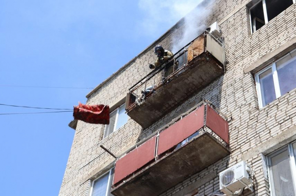 Более 50 человек спасли на пожаре в Таразе